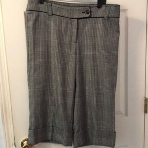 Black house white market Capris size 10